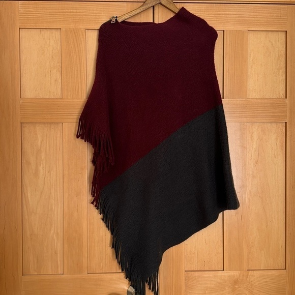 Burgundy and Gray Fringe Poncho with Zipper - Picture 5 of 10
